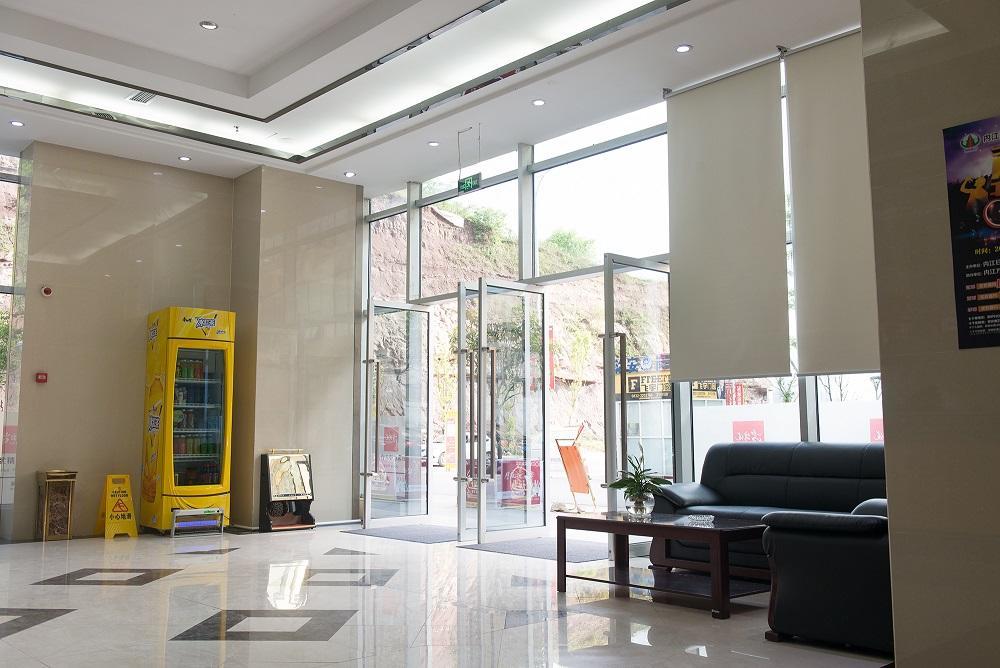 Thank Inn Plus Hotel Sichuan Neijiang Hongxing Red Star Macalline Dış mekan fotoğraf