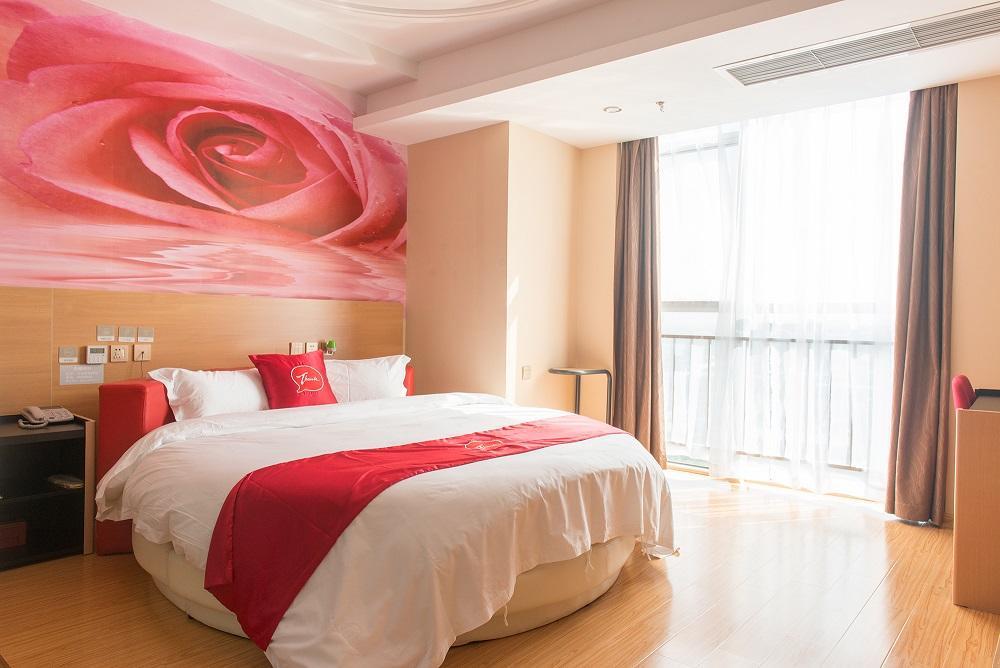 Thank Inn Plus Hotel Sichuan Neijiang Hongxing Red Star Macalline Dış mekan fotoğraf